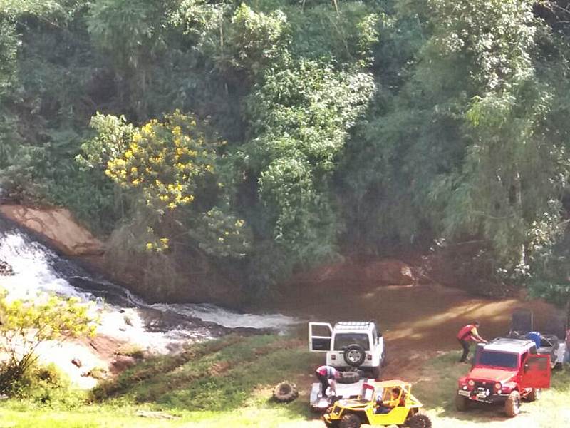 Comeca passeio e competicao dos jipeiros em Santa Maria de Marechal