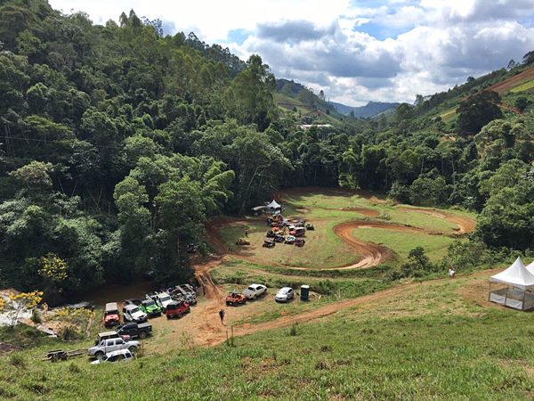 Competicao de jipeiros termina com festa em Santa Maria de Marechal 3