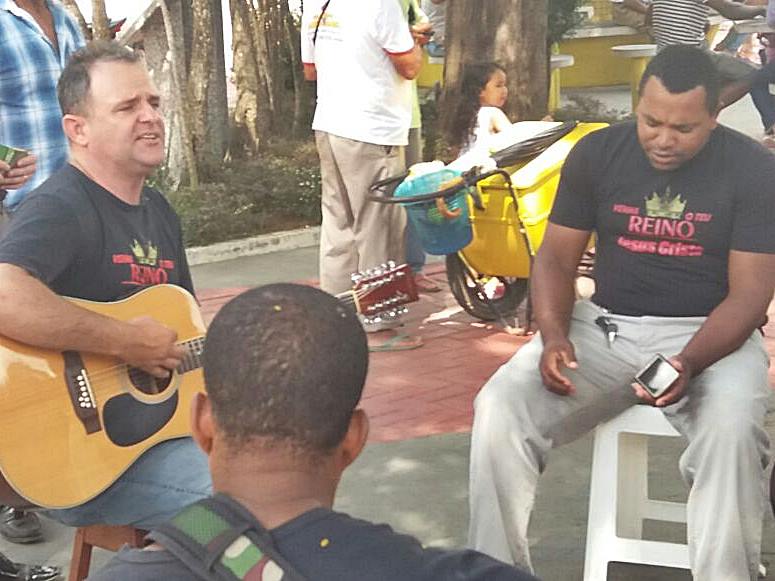 Espetaculo com canticos religiosos e atracao na praça de Marechal Floriano 2