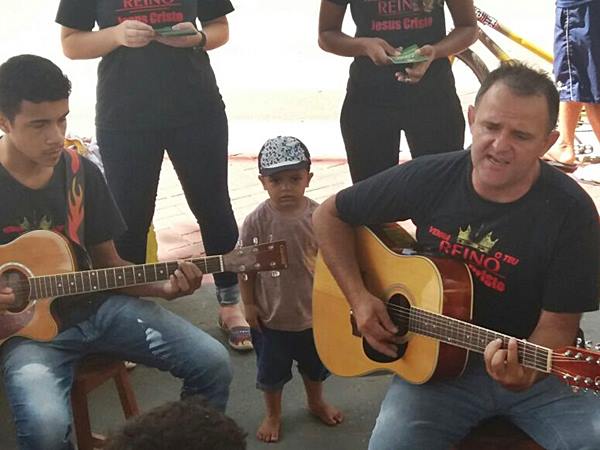 Espetaculo com canticos religiosos e atracao na praça de Marechal Floriano 3