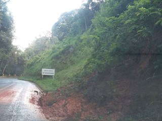 Estrada que liga Campinho a Rodovia BR 262 esta abandonada