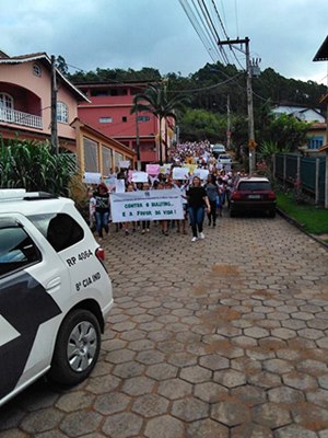 Estudantes de Santa Maria de Jetibá participam de passeata contra o bullying