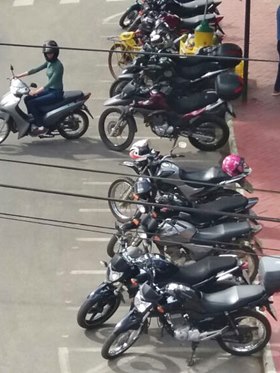 Motociclistas de Marechal Floriano querem mais espaço para estacionar