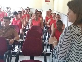 Psicóloga capacita bombeiros de Marechal Floriano sobre suicídios