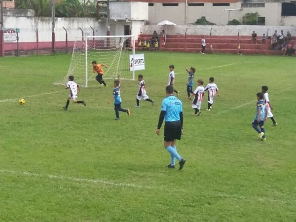 Seis partidas de futebol foram disputadas ate o meio dia em Marechal Floriano 3