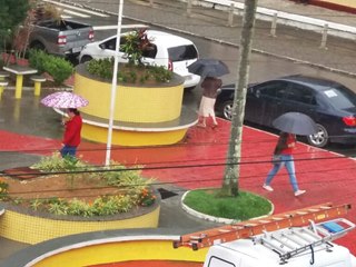 Tempo fecha em Marechal Floriano mas a chuva cai devagar e rápida 2