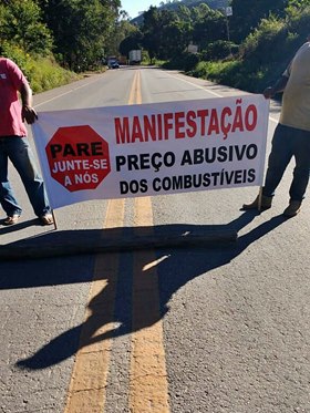Caminhoneiros protestam contra aumento do combustível na BR 262 em Ibatiba3
