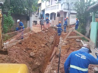 Cesan continua instalando tubulações de esgoto em Marechal Floriano