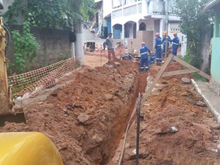 Cesan continua instalando tubulações de esgoto em Marechal Floriano 2