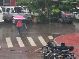 Chove forte em Marechal Floriano no fim da manhã