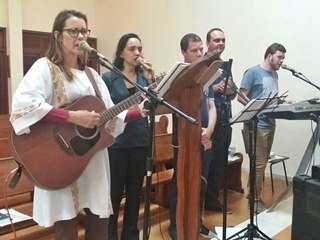 Encerramento emocionante da Missa de Pentecostes na Igreja de SantAna em Marechal Floriano