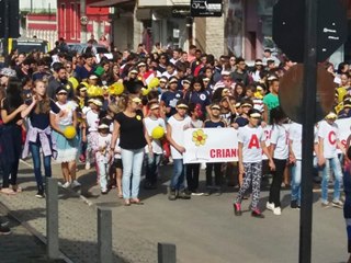 Estudantes param Marechal Floriano e pedem o fim da violência sexual no Brasil