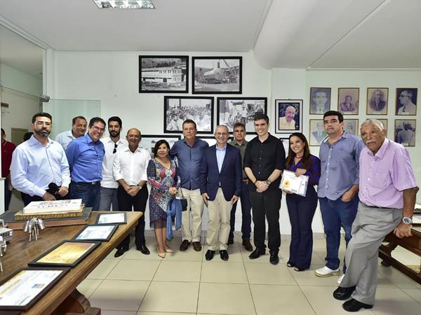 Governador sanciona lei de estimulo a competitividade da industria capixaba de leite 02