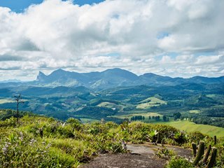 Jovens de Marechal Floriano realizaram caminhada neste domingo 27 em Pedra Azul