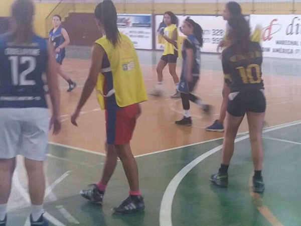 Jovens que participarao de torneio de basquete treinam em Marechal Floriano 2