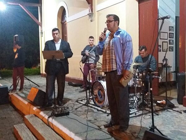 Louvorzao em Marechal Floriano aquece a noite do sabado 05 3