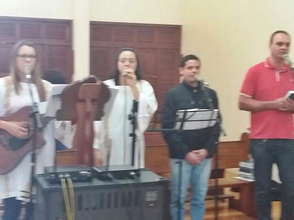 Missa de Pentecostes leva 500 catolicos a Matriz de SantAna em Marechal Floriano 3