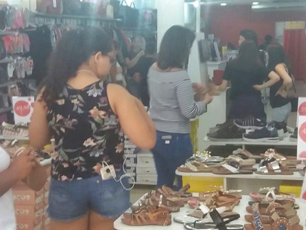 Movimentacao comercial na vespera do Dia das Maes em Marechal Floriano 2