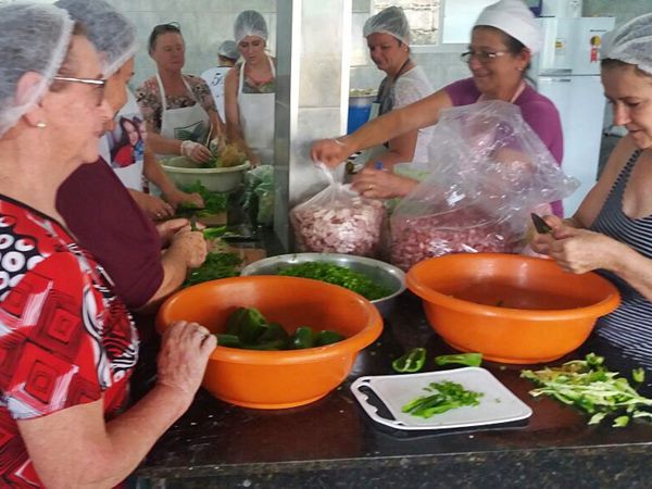 Sinos gigantescos festejados com culto boa comida e musica em Marechal Floriano 2