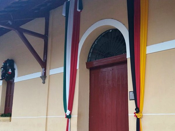 Bandeiras da Italia e Alemanha para animar a festa Italemanha 2