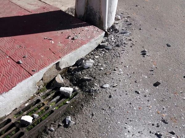 Caminhao colide e destroi poste de luz em Marechal Floriano 2