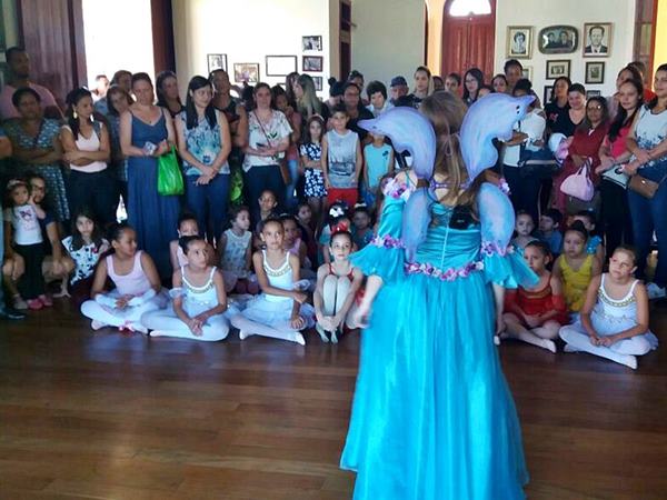Dancas infantis atraem moradores e turistas a antiga estacao de Marechal Floriano 6