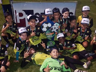 Equipe de futebol mirim de Marechal Floriano dá show e é campeã de competição