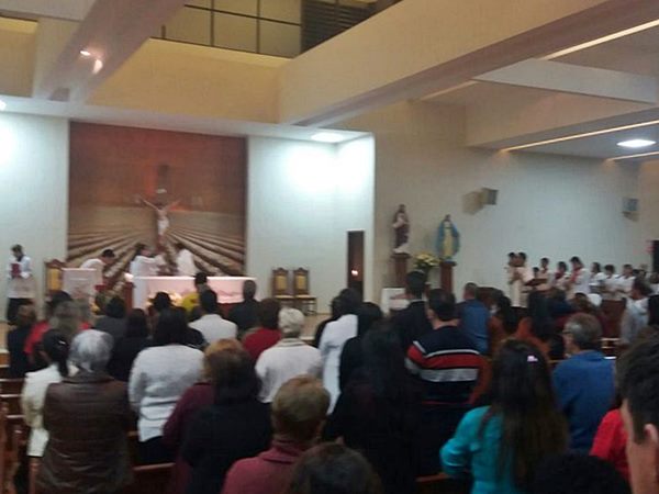 Flores ornamentam imagens na Solenidade do Sagrado Coracao de Jesus em Marechal Floriano 04
