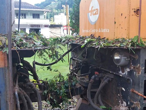 Locomotivas que retirarao os vagoes de Vila Velha pernoitam em Marechal Floriano 2