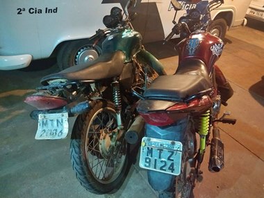 PM apreende drogas e prende dois motociclistas que faziam racha em Afonso Cláudio