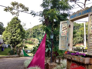 Palco e decoração recebem os últimos ajustes para o 25º Festival do Vinho de Domingos Martins