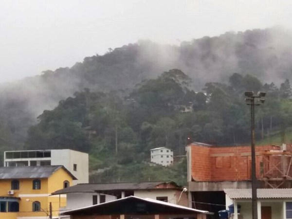 Tempo fechado com chuva fina frio e neblina em Marechal Floriano 2