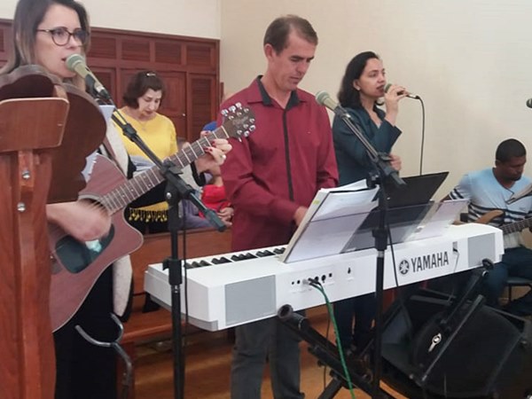 Celebracao especial na Igreja de SantAna na manha deste domingo 15 3