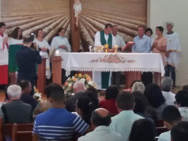 Celebracao especial na Igreja de SantAna na manha deste domingo 15 4