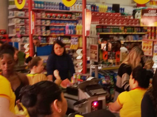 Fim de semana com comercios lotados em Marechal Floriano 2