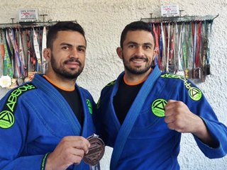 Gêmeos de Marechal Floriano colecionam medalhas ganhas em competições de jiu jitsu