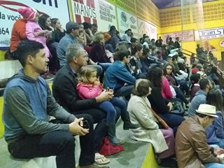 Ginástica rítmica em noite fria anima famílias de Marechal Floriano 5