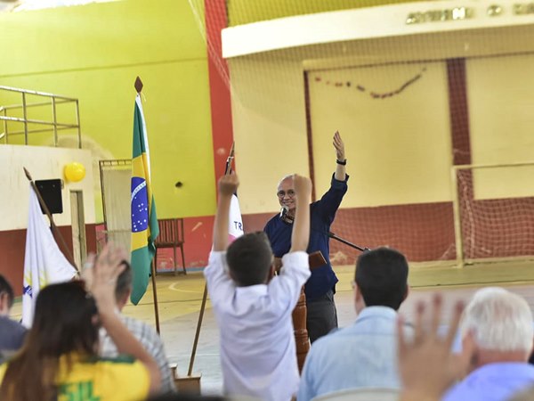 Governo do Estado repassa recurso para reforma de ginásio e inaugura antena de telefonia móvel em Itarana