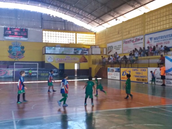 Jogos das escolinhas de futsal atraem familias em Marechal Floriano 3