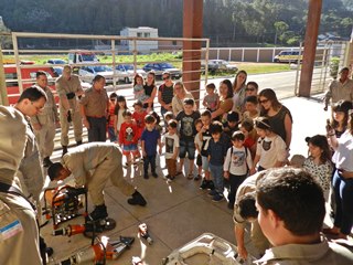Meninos e meninas conheceram na tarde de ontem o Corpo de Bombeiros