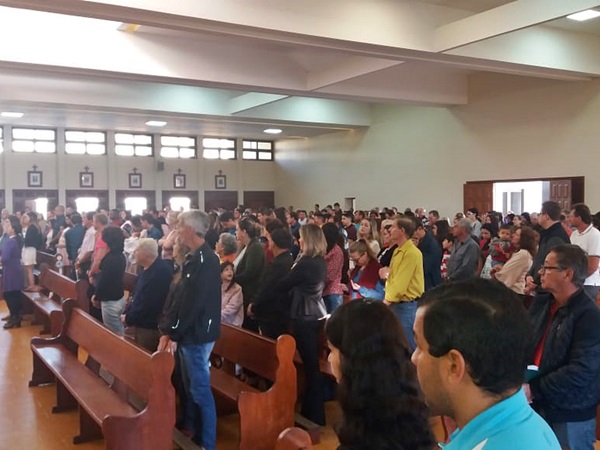 Missa especial em Marechal Floriano para o batismo de 16 criancas da comunidade de SantAna 4