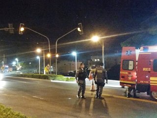 Motocicleta e carro colidem sob semáforo da BR 262 em Marechal Floriano 2