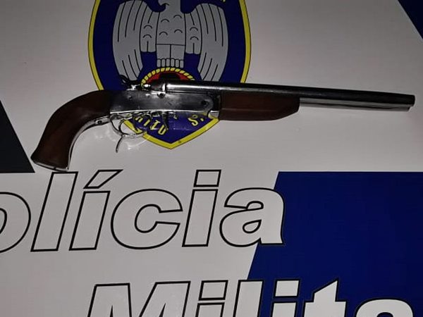 PM apreende arma de fogo e entorpecentes em Afonso Claudio e Laranja da Terra 2
