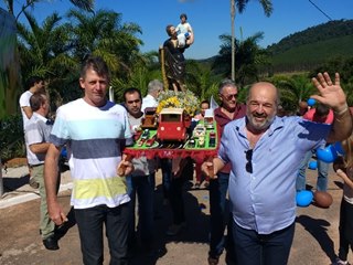 Peregrinação prossegue nesta segunda feira com imagem de SantAna em Aparecida 3