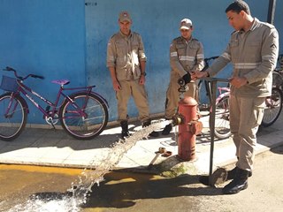 Bombeiros inspecionam hidrantes nas ruas de Marechal Floriano e Domingos Martins 2