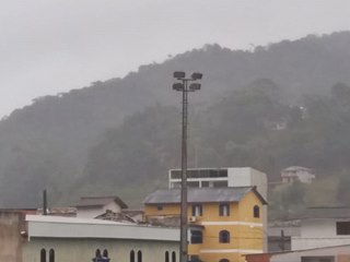 Chuva fina faz temperatura cair e provoca neblina em Marechal Floriano