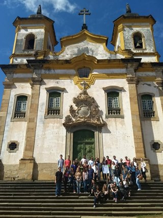 Estudantes de escola de Ponto Alto visitam cidade mineira de Ouro Preto
