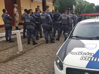 Policiais simulam negociação de sequestro e ação atrai atenção de moradores 4