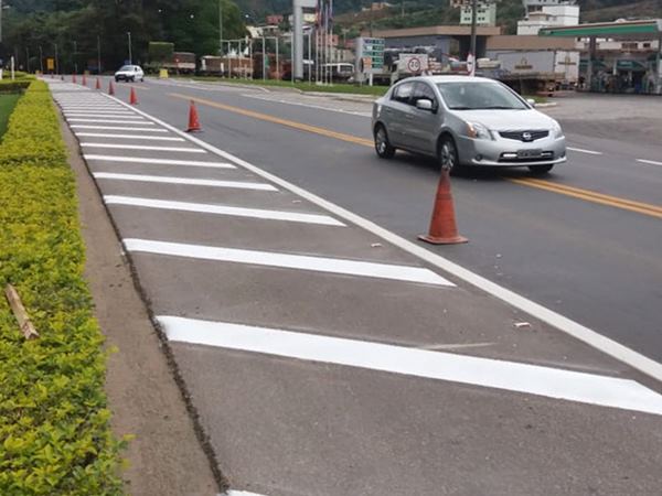 Sinalizacao na pista da BR 262 com pinturas e reformado em Marechal Floriano 2