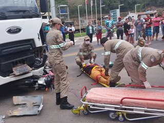 Caminhão atravessa pista da BR 262 e atinge motocicleta em Marechal Floriano 2
